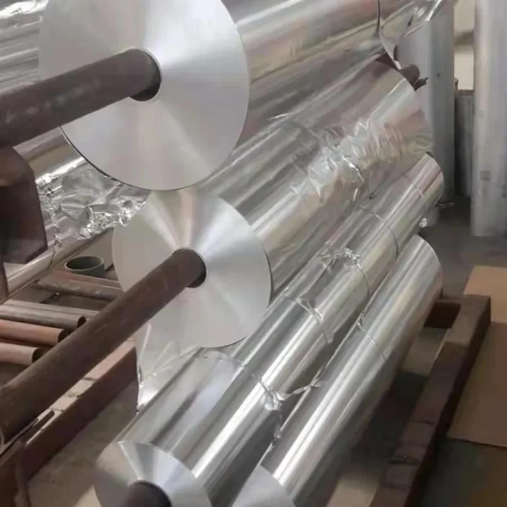 Rola s reljefnom aluminijskom folijom za frizerski salon