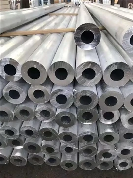 Aluminijske cijevi osvjetljavaju dizajn interijera